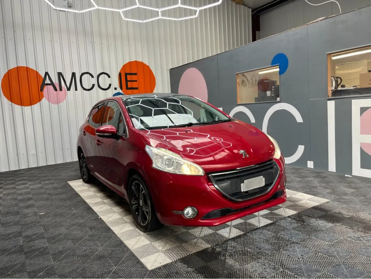 Peugeot 208 Peugeot 208 Automatic 1.2 Petrol / 39 - Image 1