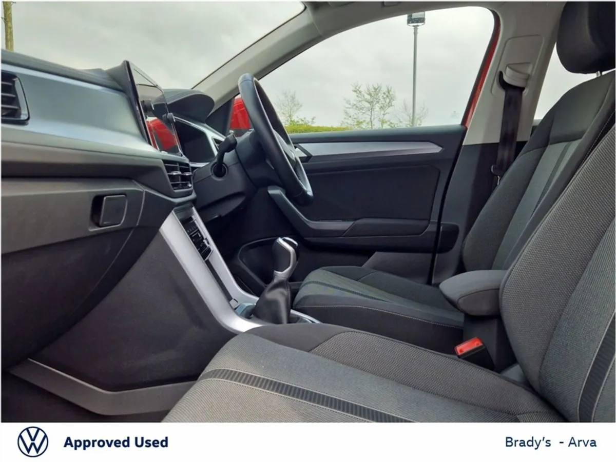 Volkswagen T-Roc Life 2.0 TDI 116BHP M6F - Image 4