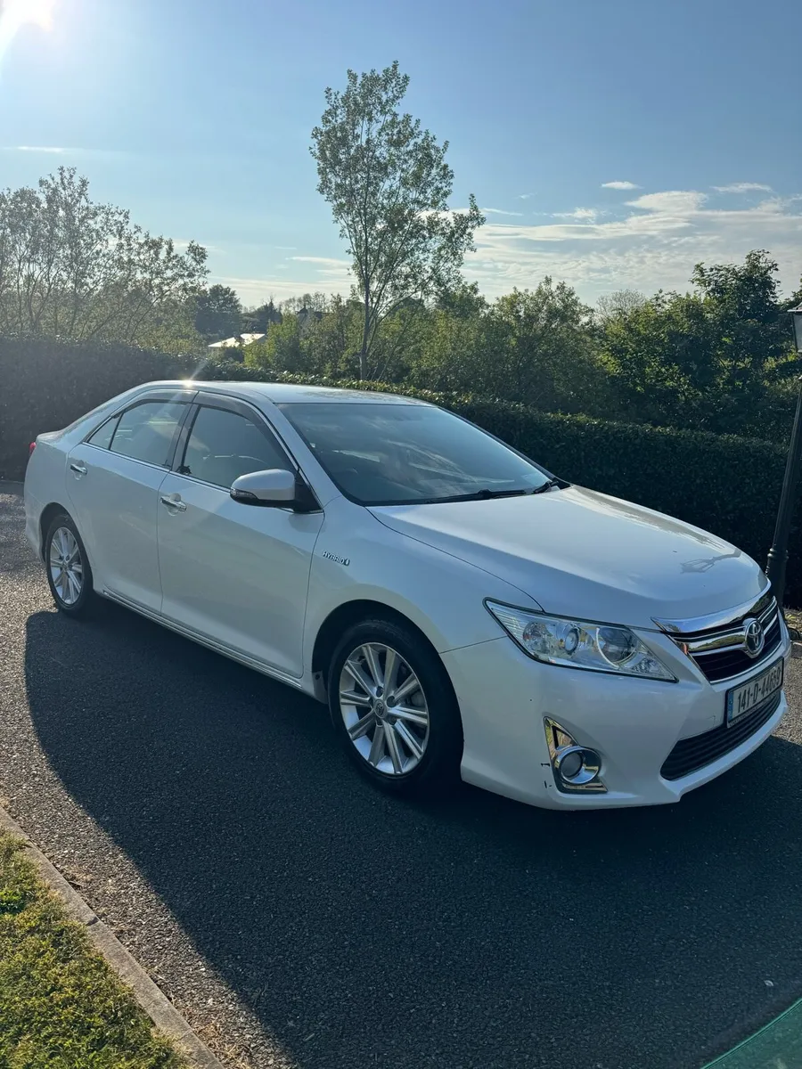 Toyota Camry 2.5 Hybrid - Image 1