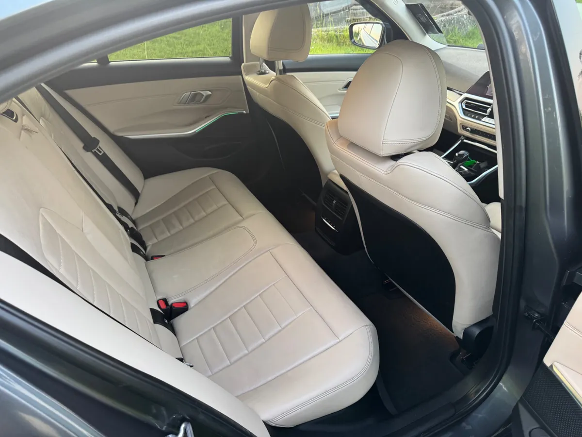 BMW 3-Series 2021 sport auto - Image 4
