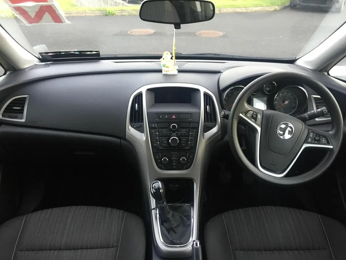Vauxhall Astra 2011 - Image 3
