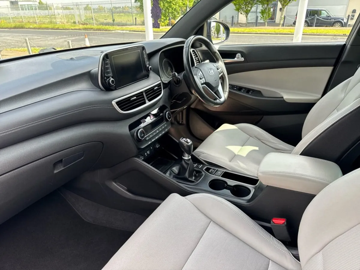 Hyundai Tucson Ix35 Executive Plus 5DR - Image 3