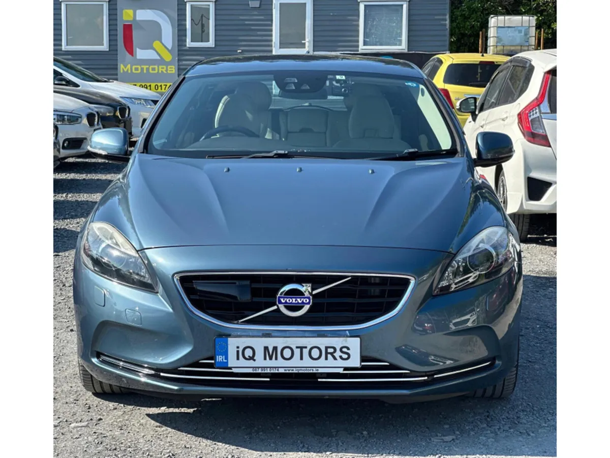 Volvo V40 AUTOMATIC 1.6 LOW MILEAGE - Image 2