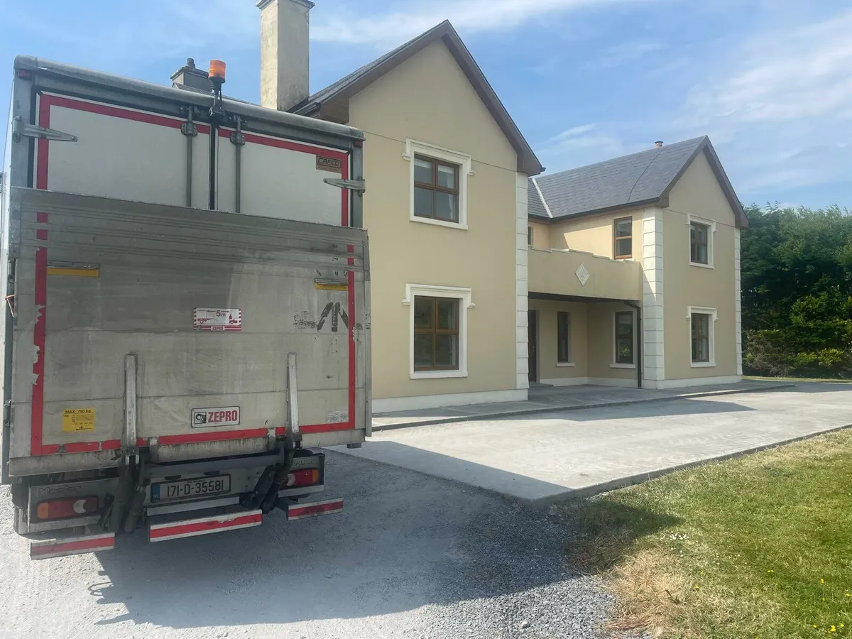 Man whych a van  Box van strong tail lift - Image 2