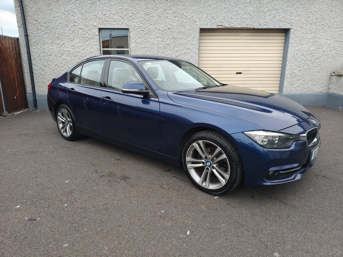 BMW 320i sport low km Irish car from new - Image 4