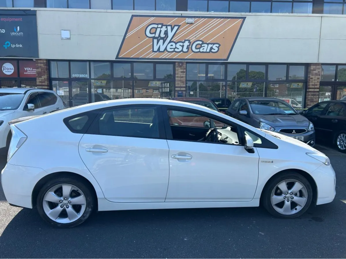 Toyota Prius Hybrid Luxury //6900klms////original - Image 1