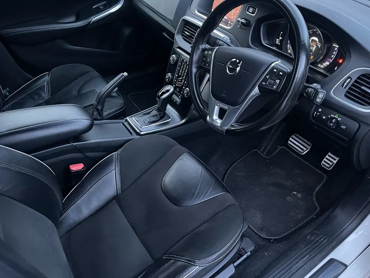 Volvo v40 2.0 diesel - Image 3