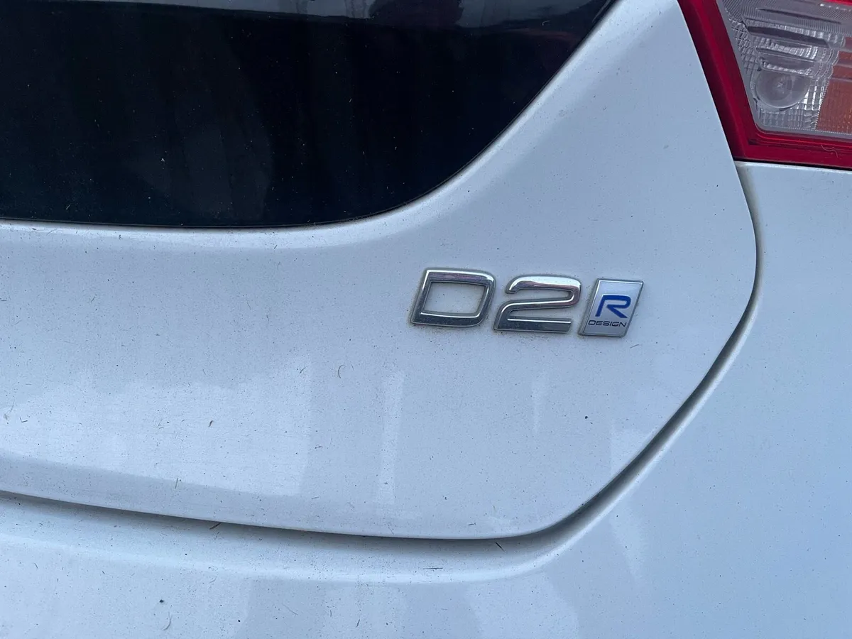 Volvo v40 2.0 diesel - Image 4