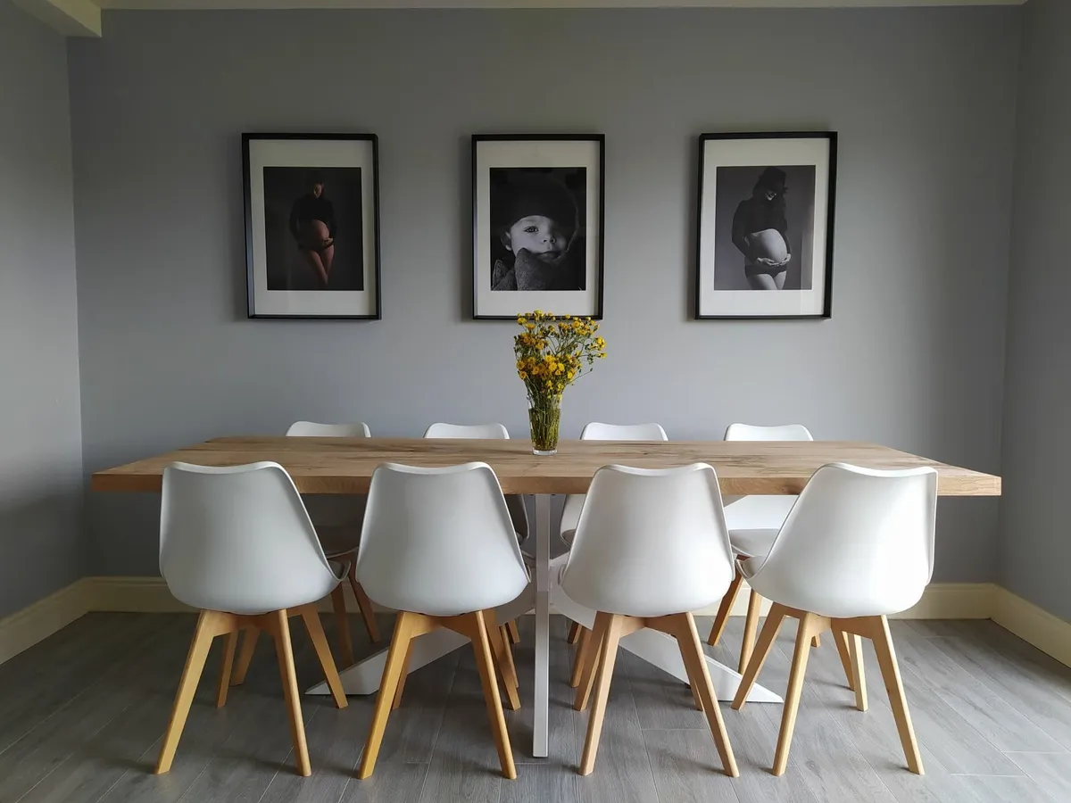 Solid oak dining table + 8 chairs - Image 1