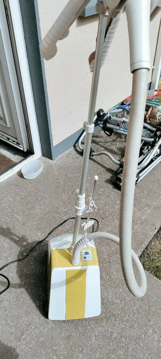 Clothes Steamer - Image 2