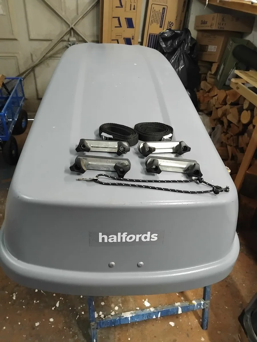 Roof box - Image 1