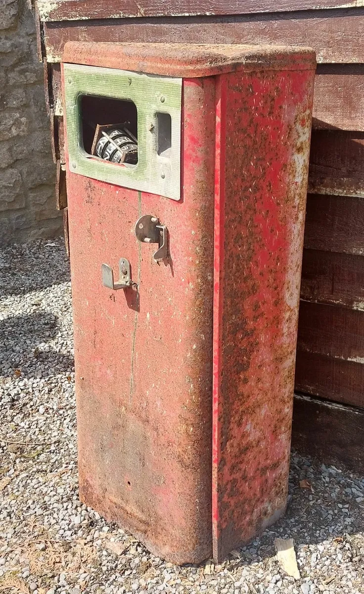 Old petrol pump - Image 1