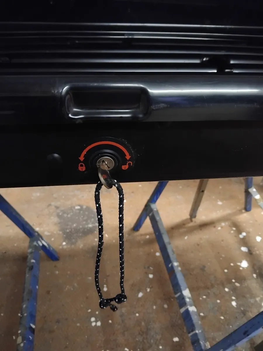 Roof box - Image 2