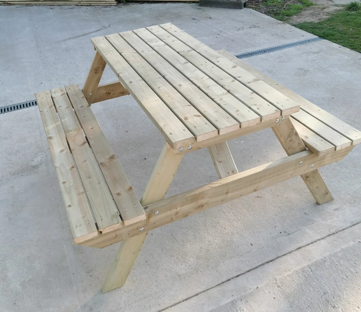 Picnic bench - Image 1