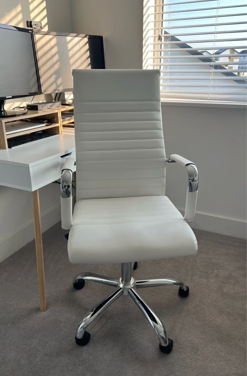 Office chair - Image 1