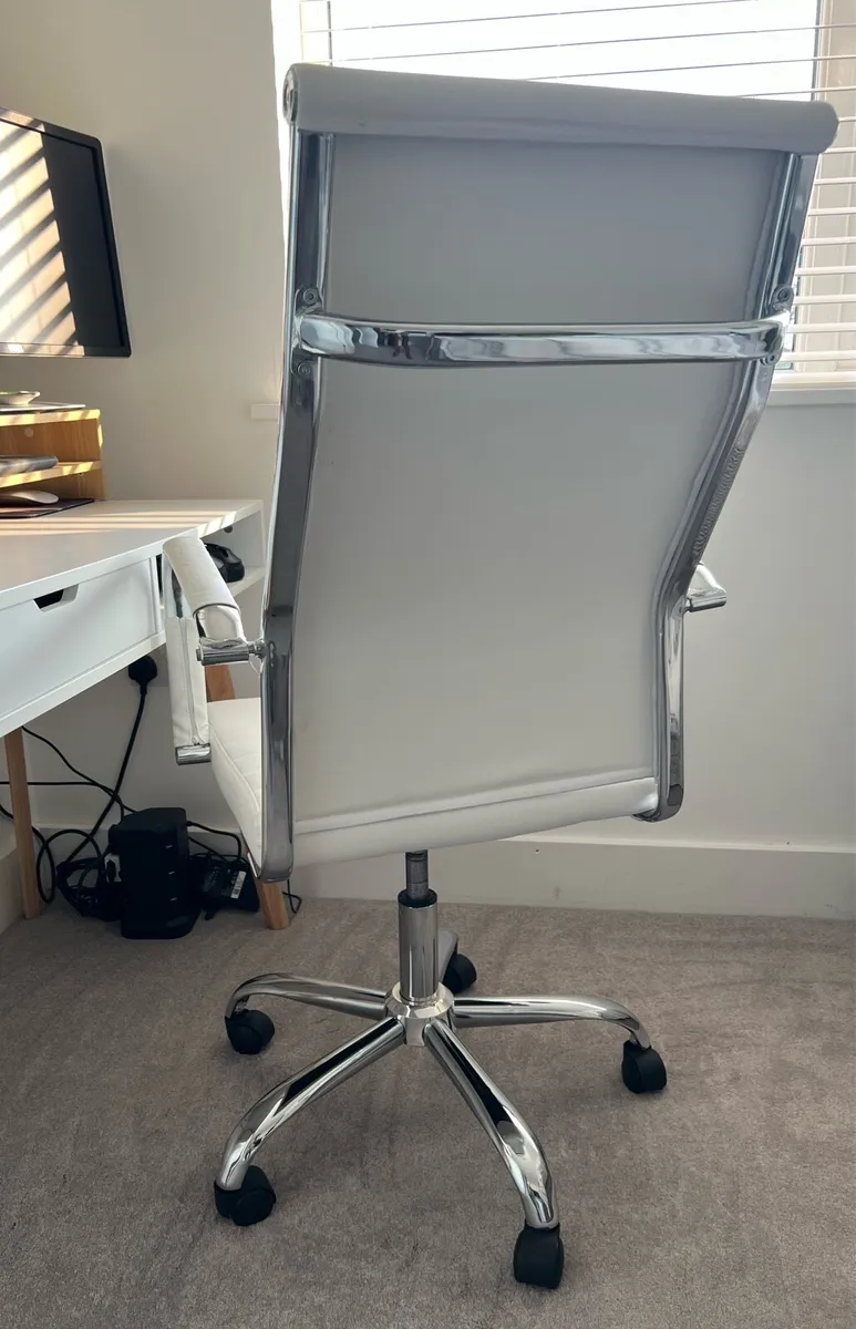 Office chair - Image 3