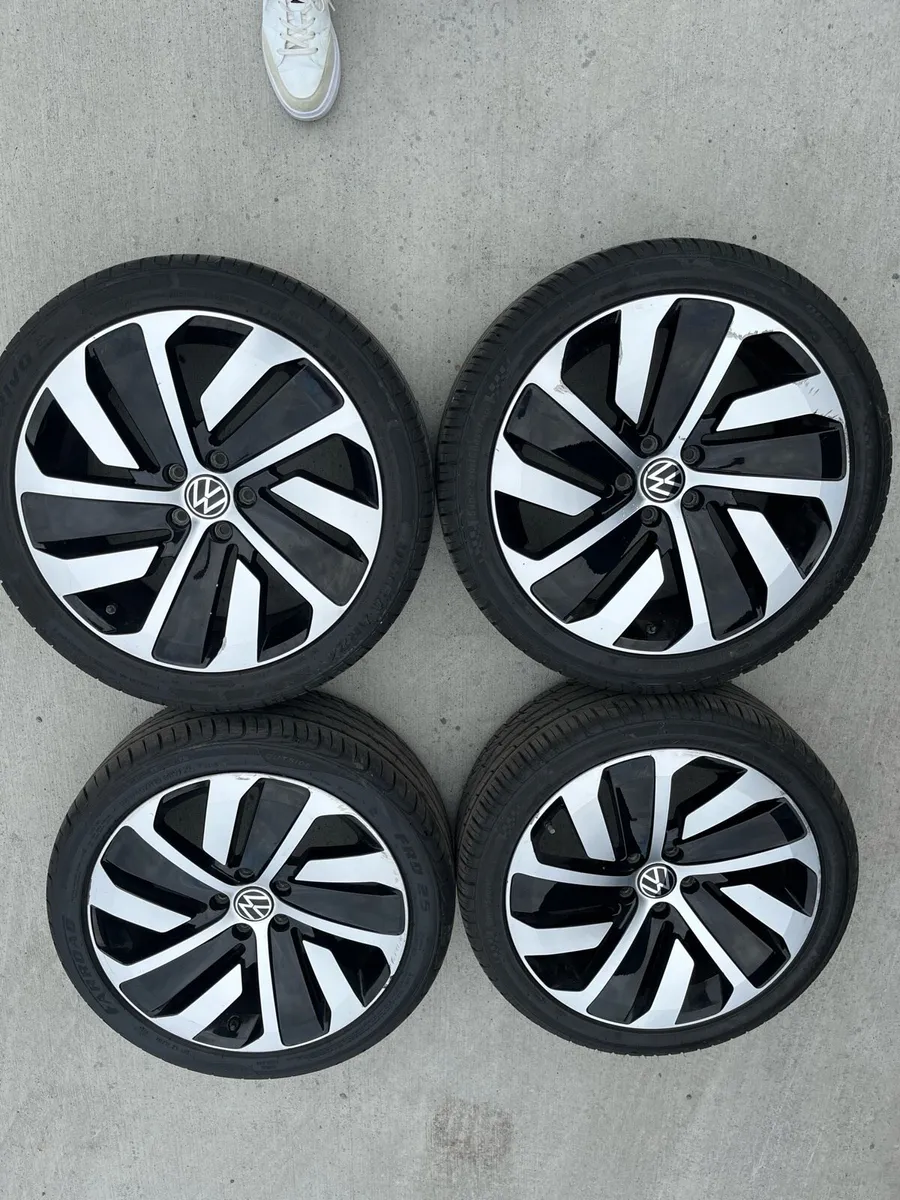 Genuine Volkswagen Arteon R Line 19” Alloys - Image 1