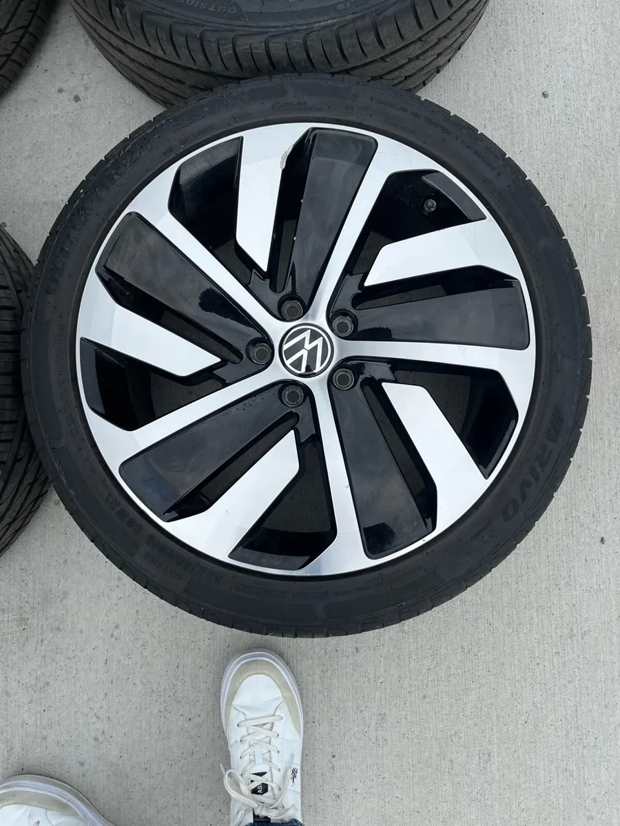 Genuine Volkswagen Arteon R Line 19” Alloys - Image 2