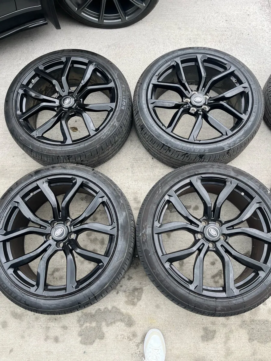Range Rover Sport SVR Style 22” Alloys and Tyres - Image 1