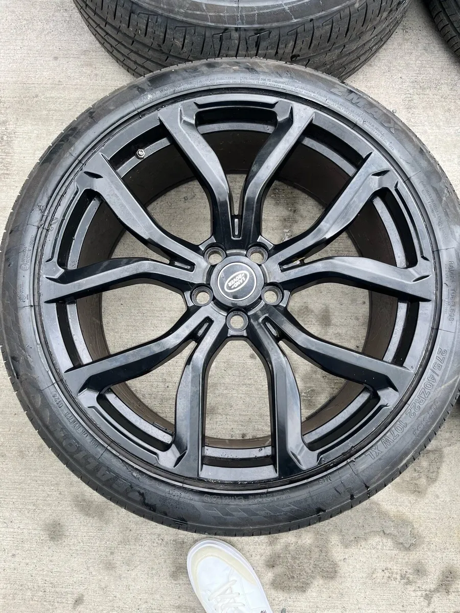 Range Rover Sport SVR Style 22” Alloys and Tyres - Image 3