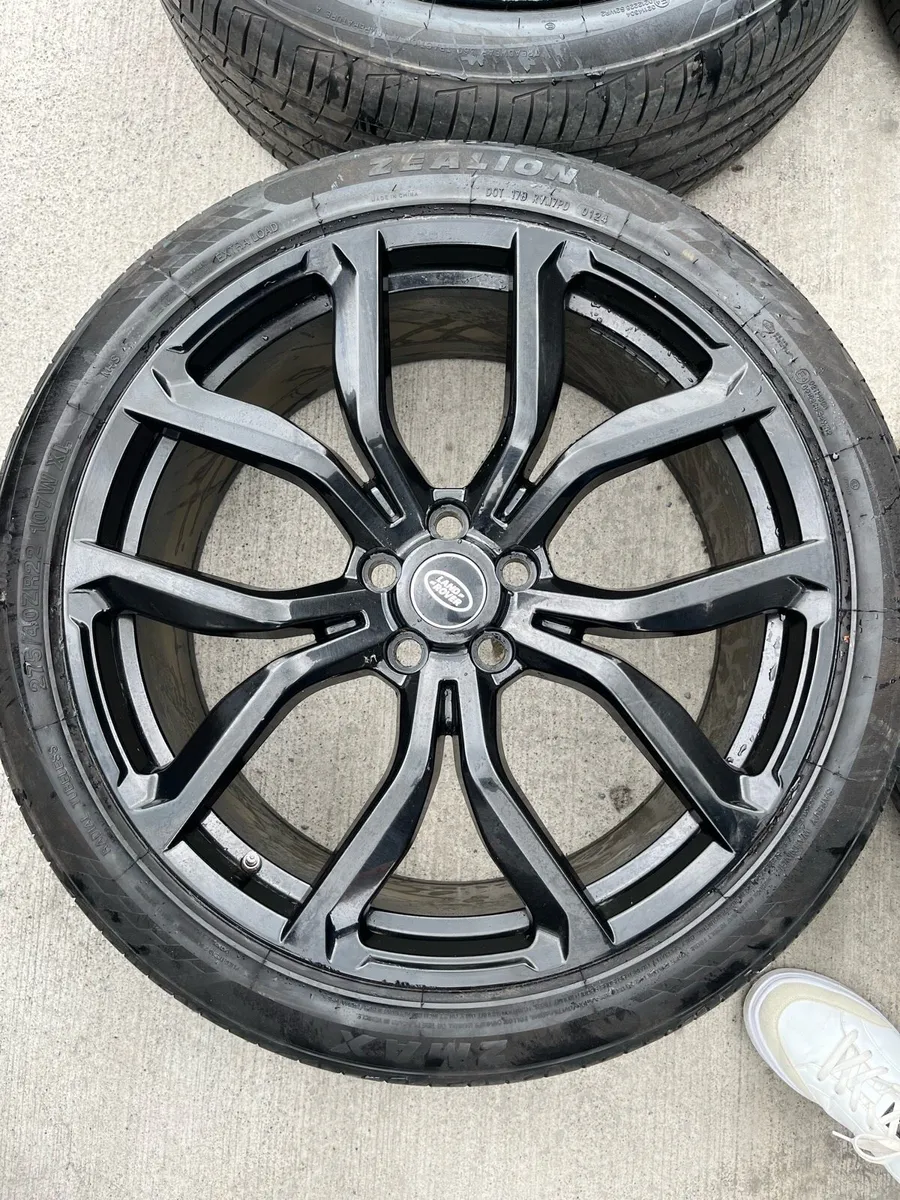 Range Rover Sport SVR Style 22” Alloys and Tyres - Image 4
