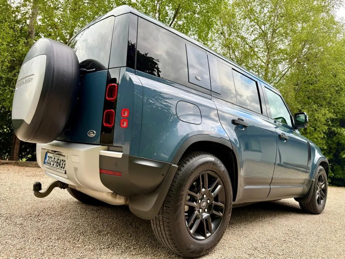 Land Rover Defender 110 SD4 240PS  sunrooffull La - Image 4