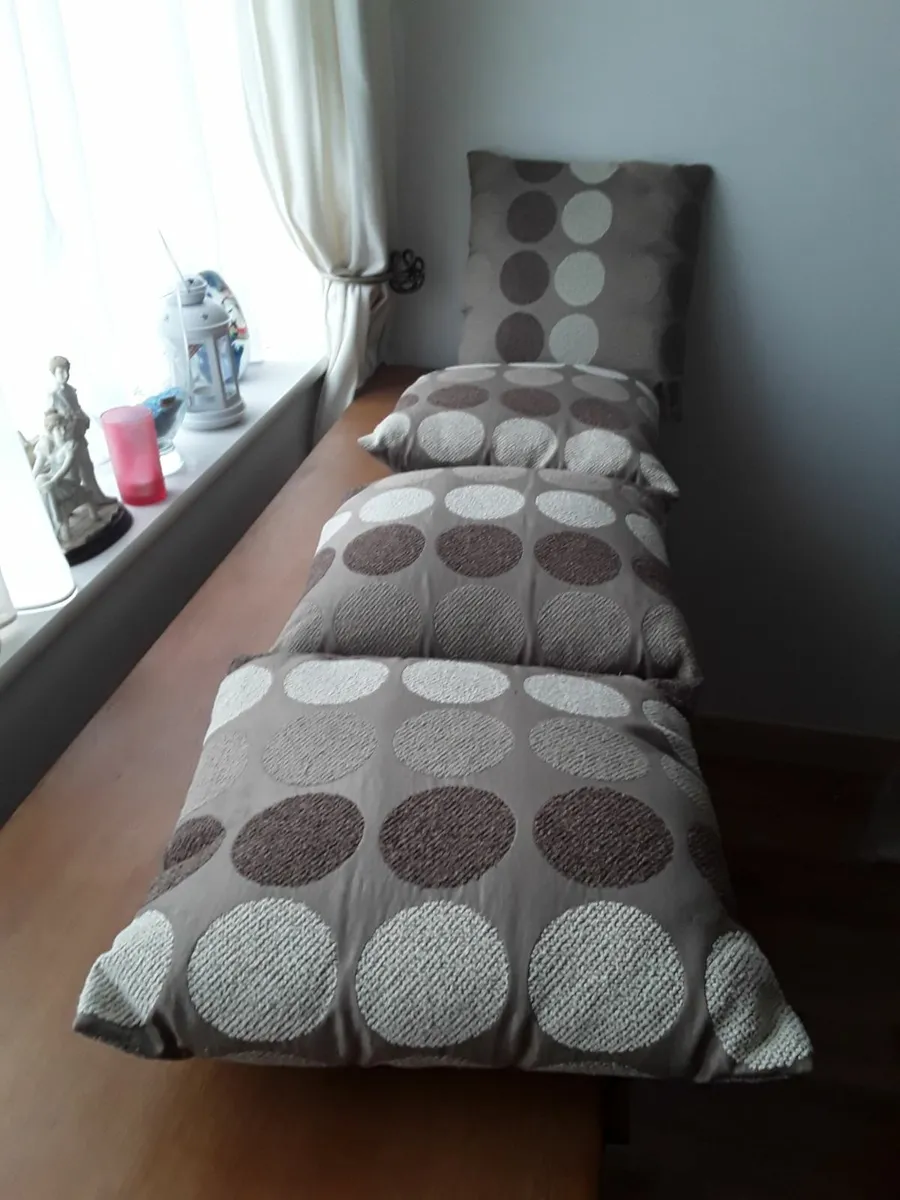 4  lovely brand new cushions - Image 1