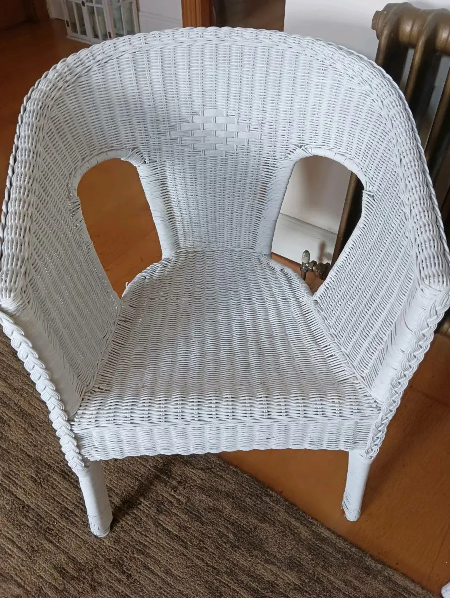 White wicker chair X2. - Image 4