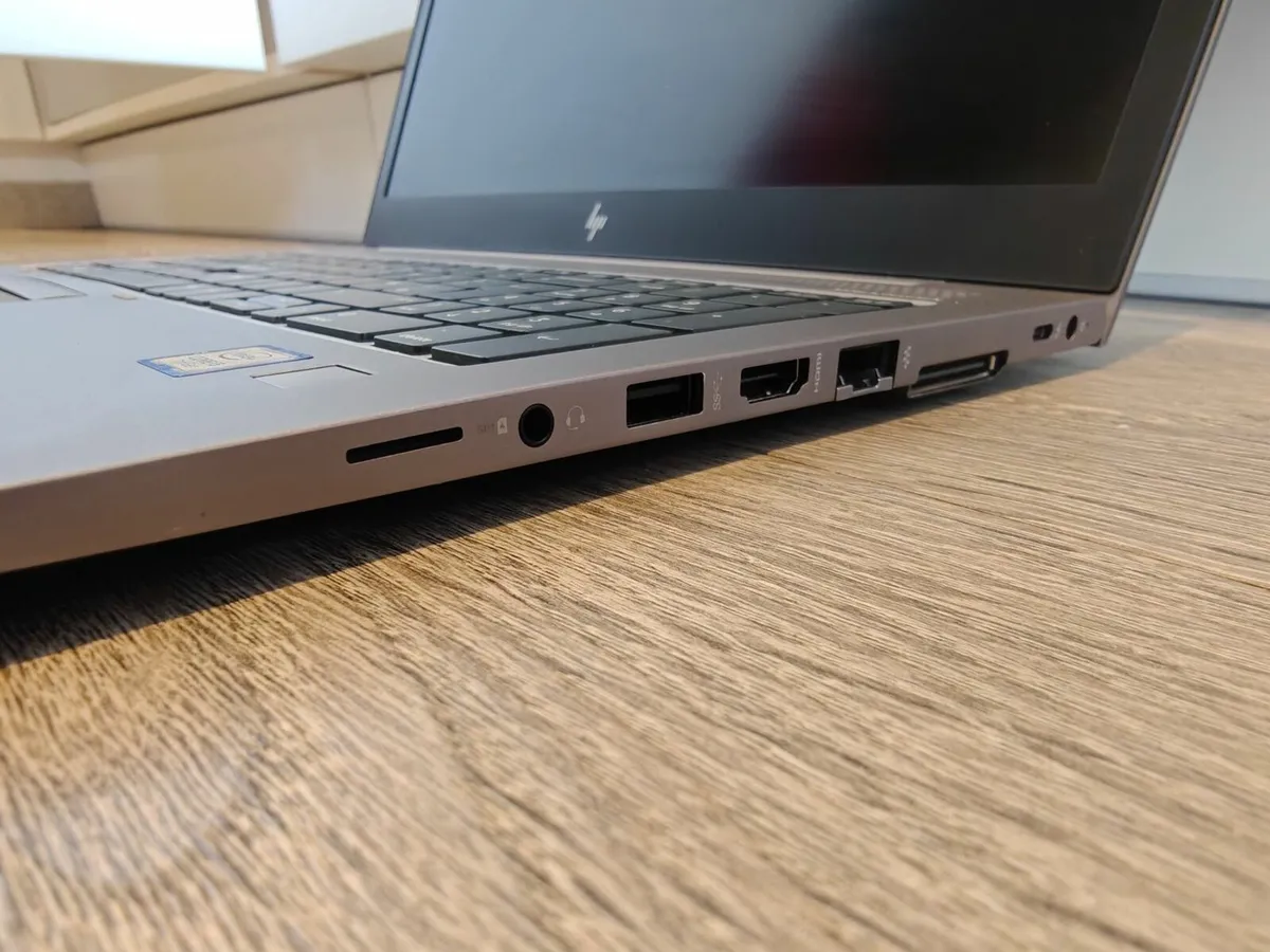HP ZBook 15u G5 | i5 | 16GB | 256GB | 15.6" FHD | - Image 4