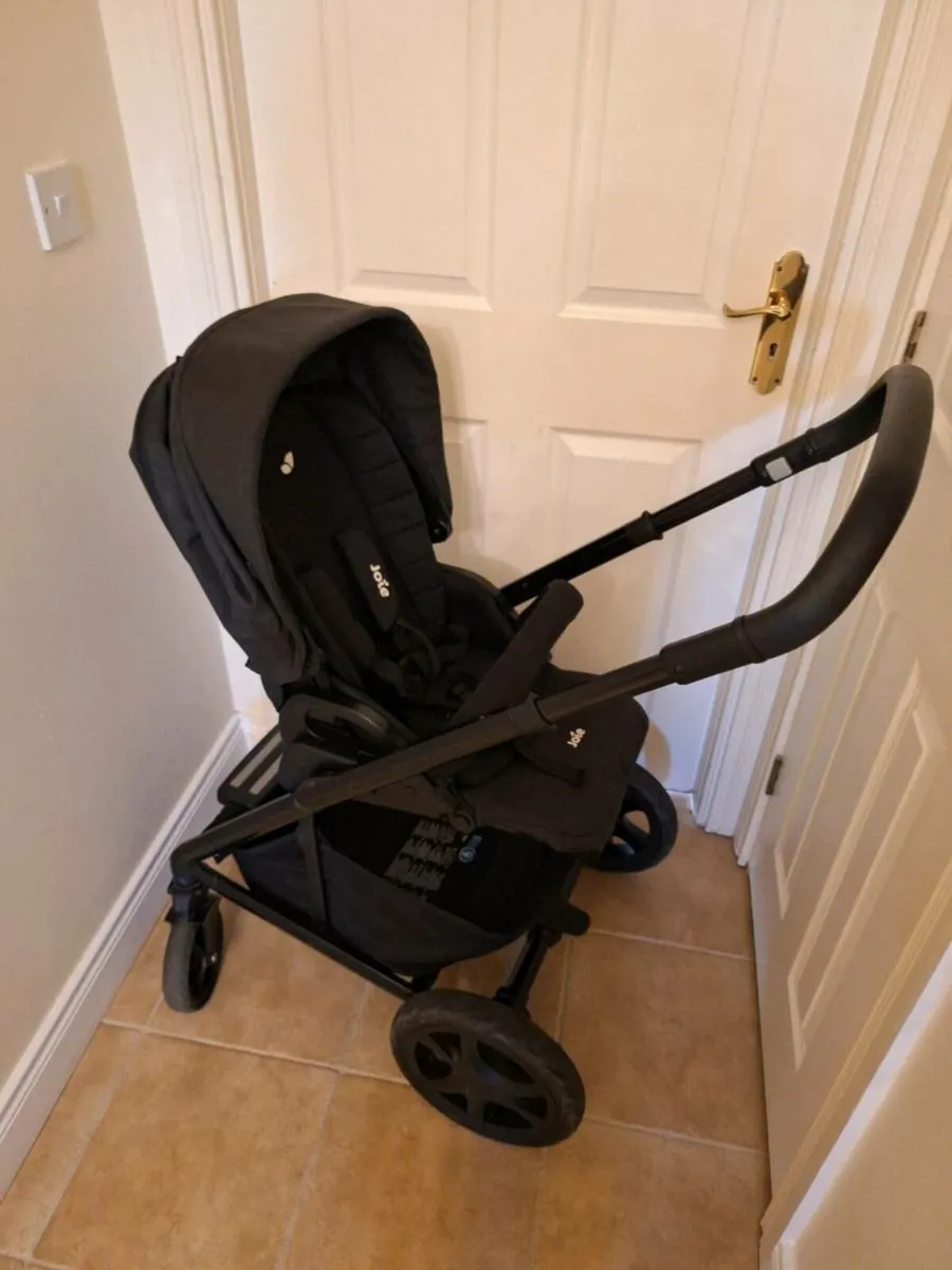 Joie Chrome Pram with Carrycot - Image 3