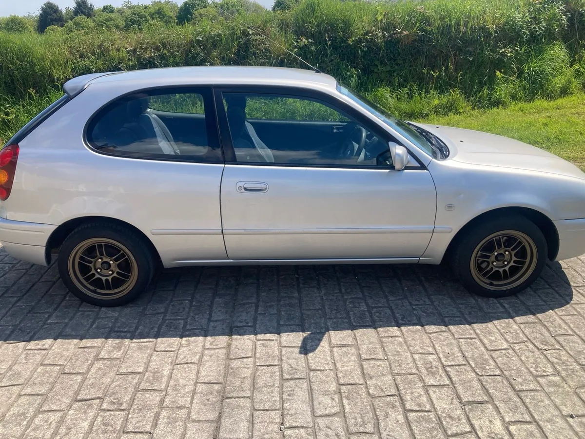 2000 Toyota Corolla - Image 2