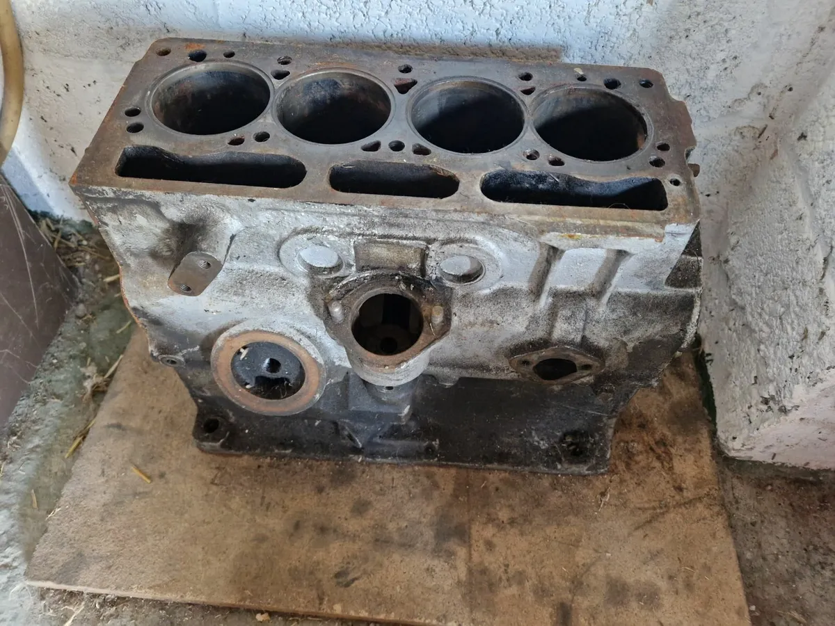 Triumph Engine Block & Crankshaft - Image 4