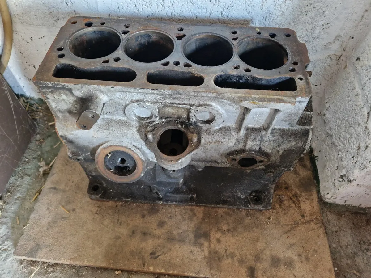 Triumph Engine Block & Crankshaft - Image 1