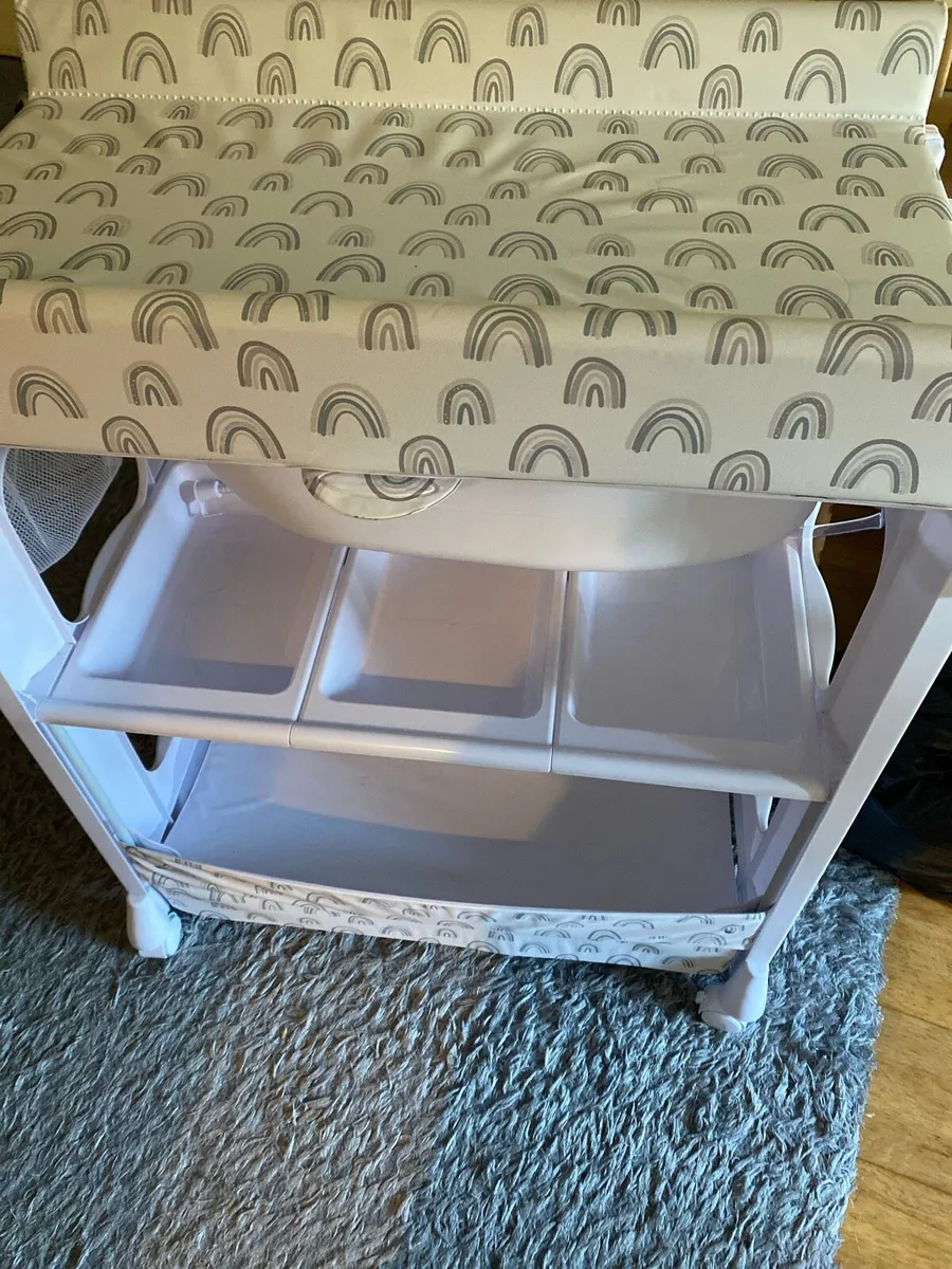 Baby changing unit - Image 1