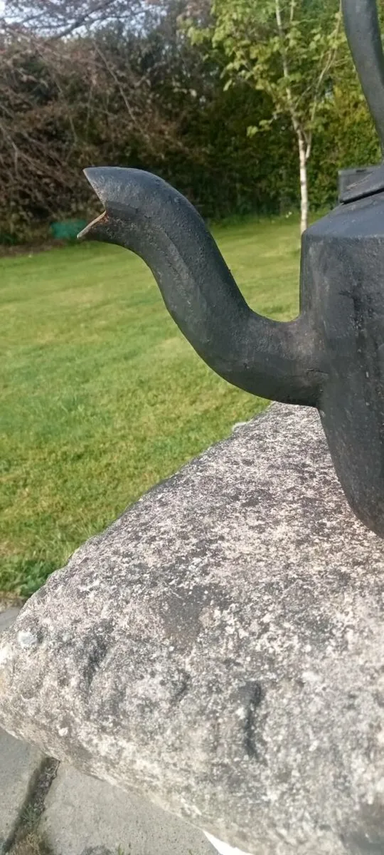 Antique cast iron kettle - Image 4