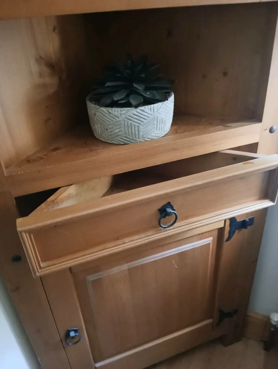 Beautiful corner mexican pine unit . - Image 4