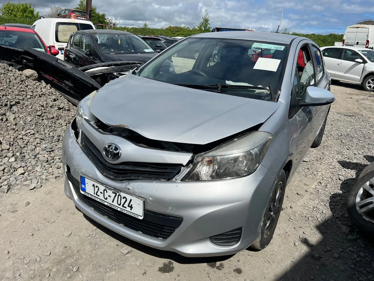 2012 Toyota Yaris 1.0 petrol low kms - Image 4