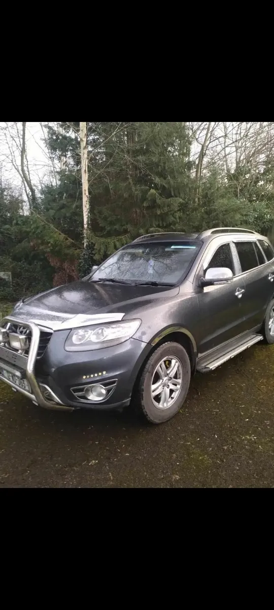 Hyundai Santa Fe 2012 - Image 2