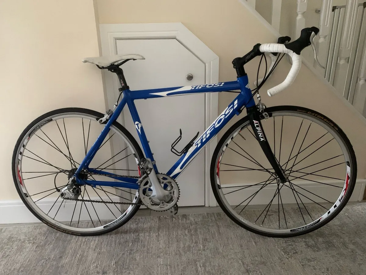 Tifosi Carbon fork 700x25c wheels 20.5 inch - Image 1