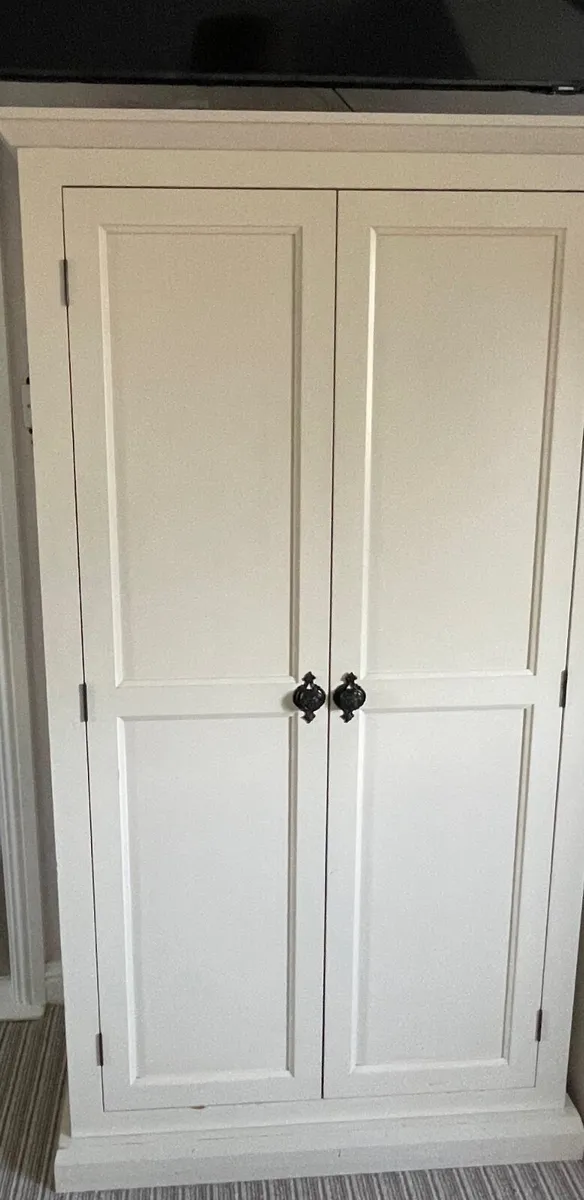 Bedroom furniture - Image 1