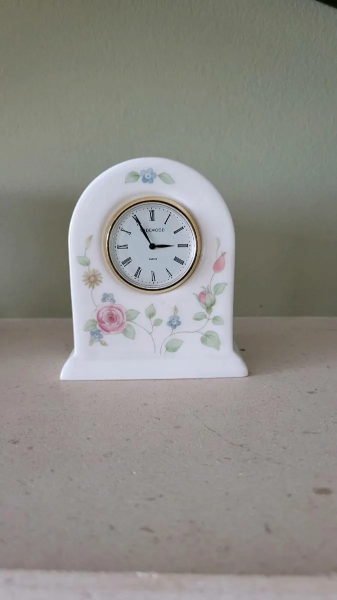 Wedgwood Rosehip miniature clock