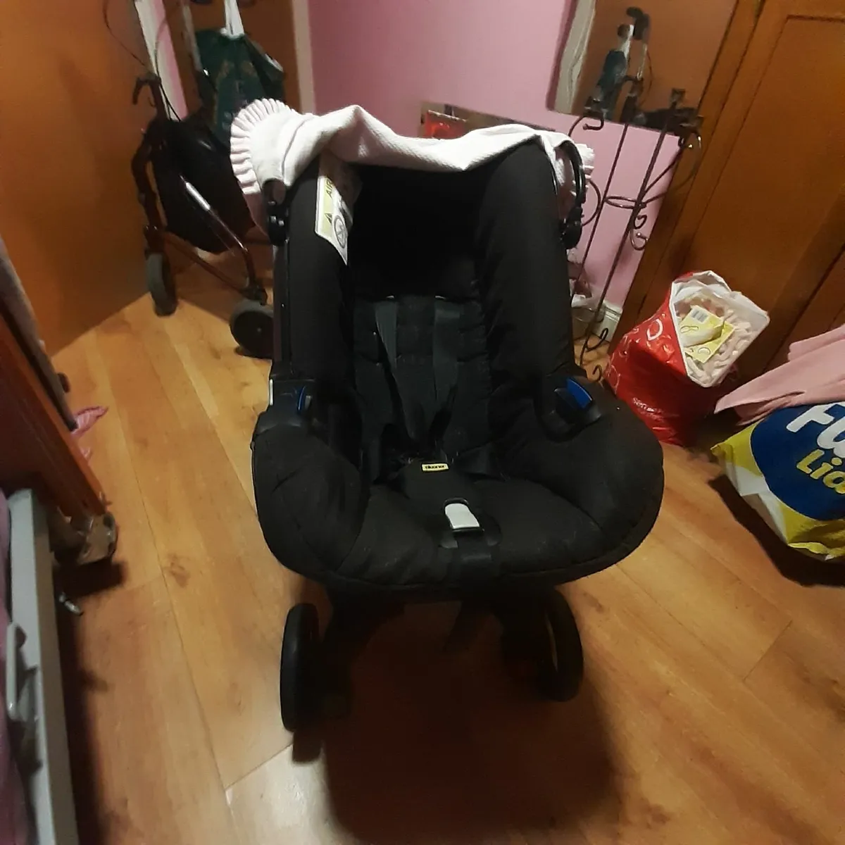 car seat - Image 2