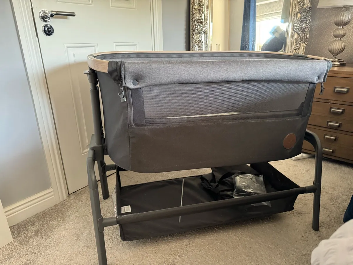 Maxi-Cosi Iora Air Bedside Crib - Beyond Graphite - Image 2