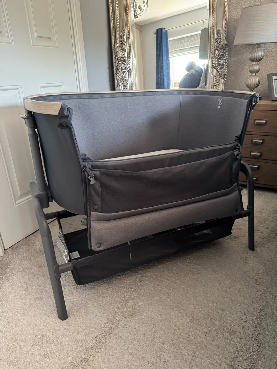Maxi-Cosi Iora Air Bedside Crib - Beyond Graphite - Image 3