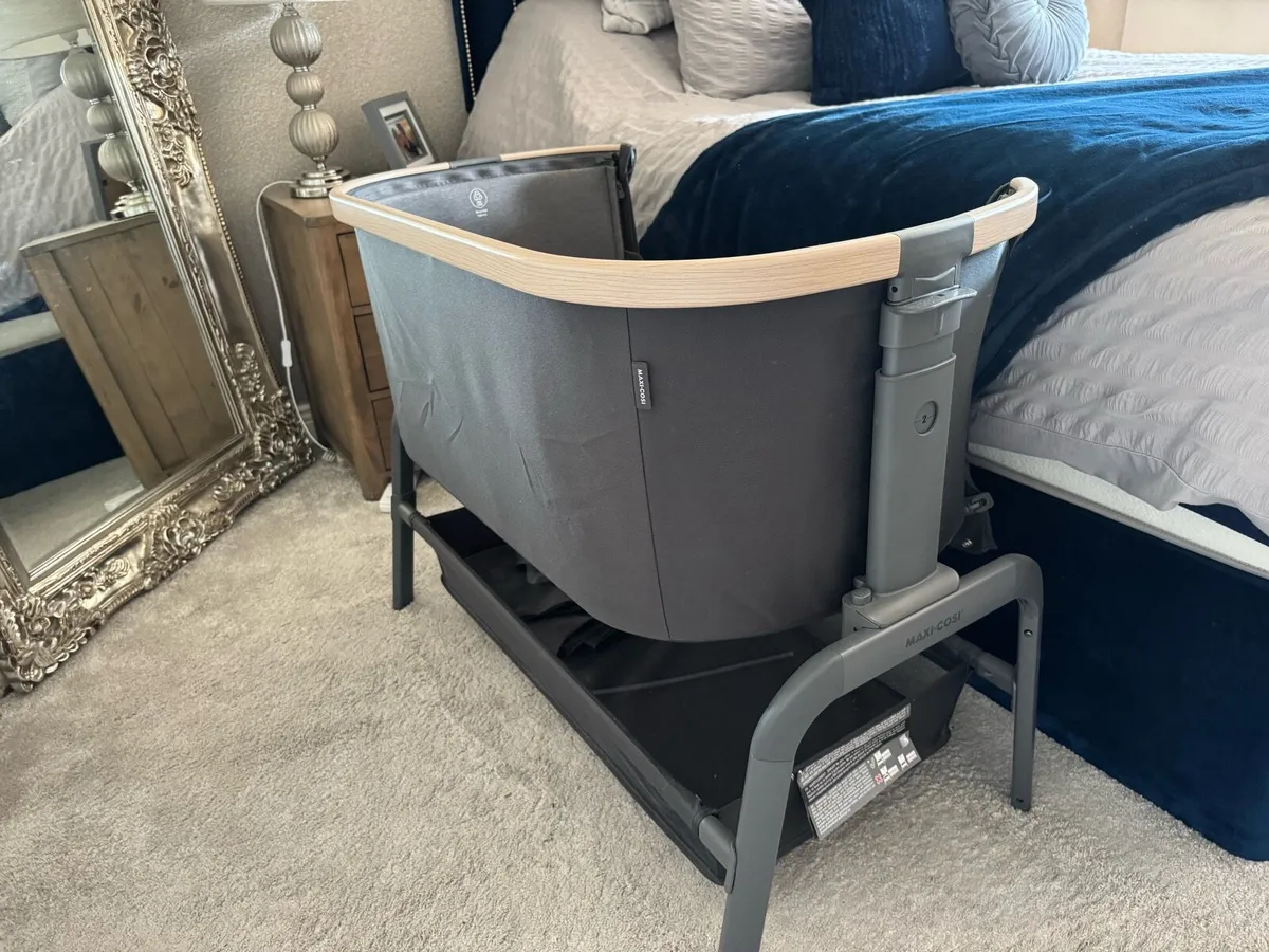 Maxi-Cosi Iora Air Bedside Crib - Beyond Graphite - Image 4