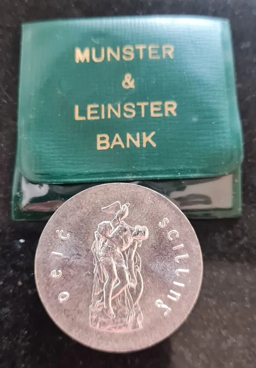 Padraig pearse Silver 10 Shilling 1966 UNC coin in Munster and Leinster holder - Image 1