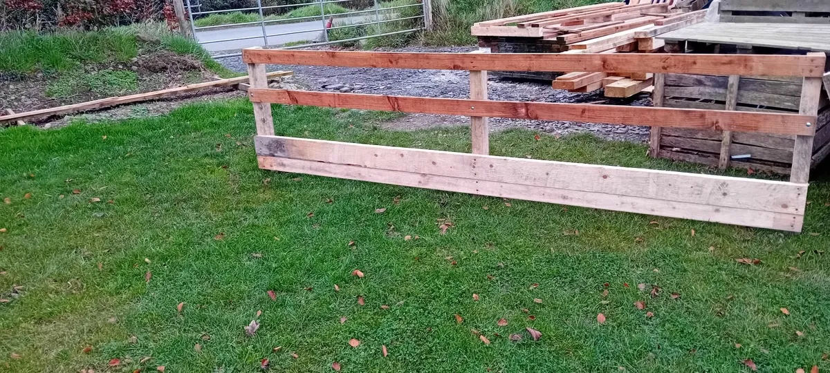 Calf & sheep pens, sheep slats, troughs & barriers - Image 1
