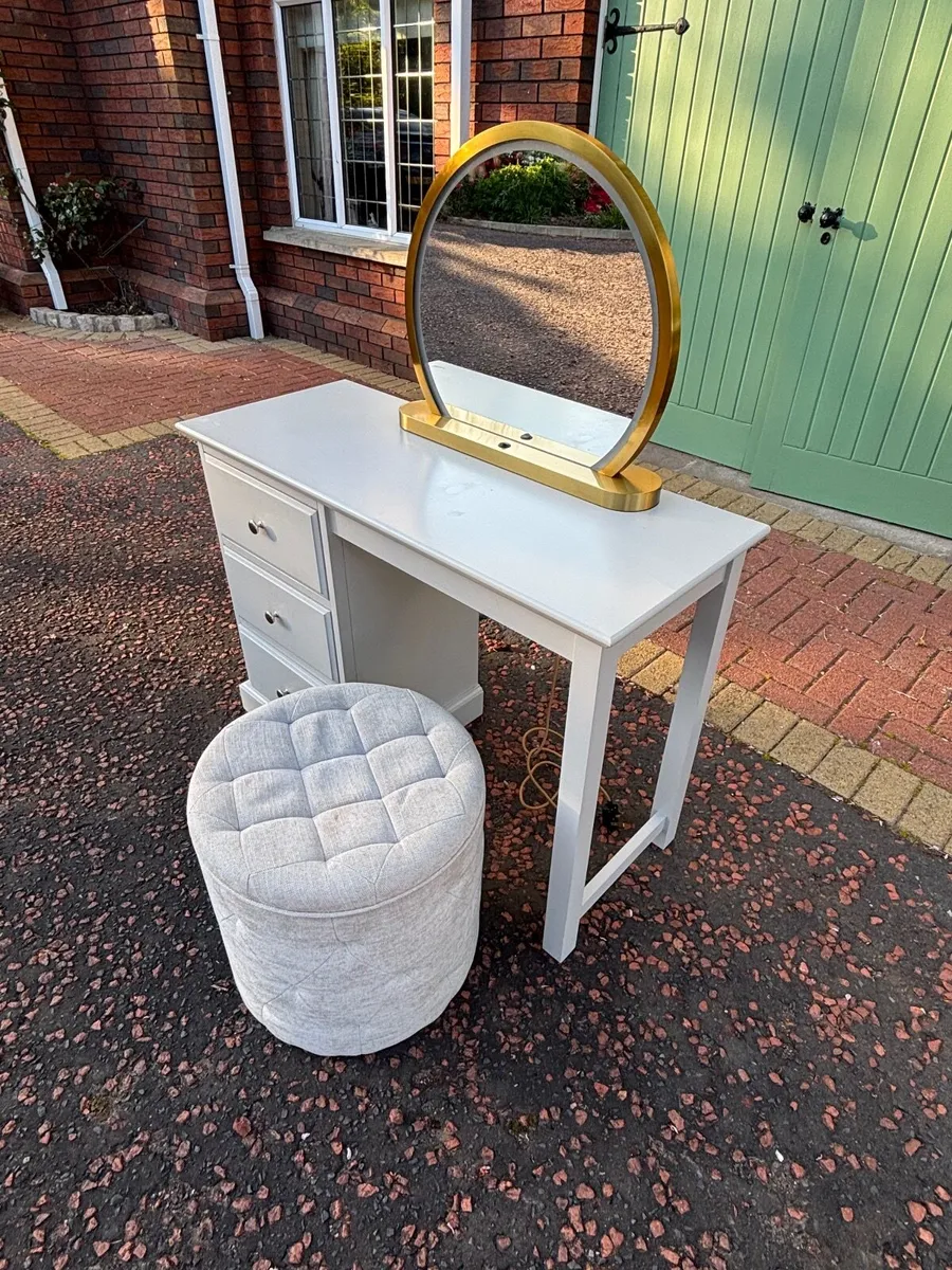 Dressing table / Vanity unit Set includes mirror - Image 1