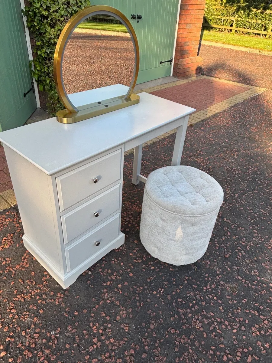 Dressing table / Vanity unit Set includes mirror - Image 2