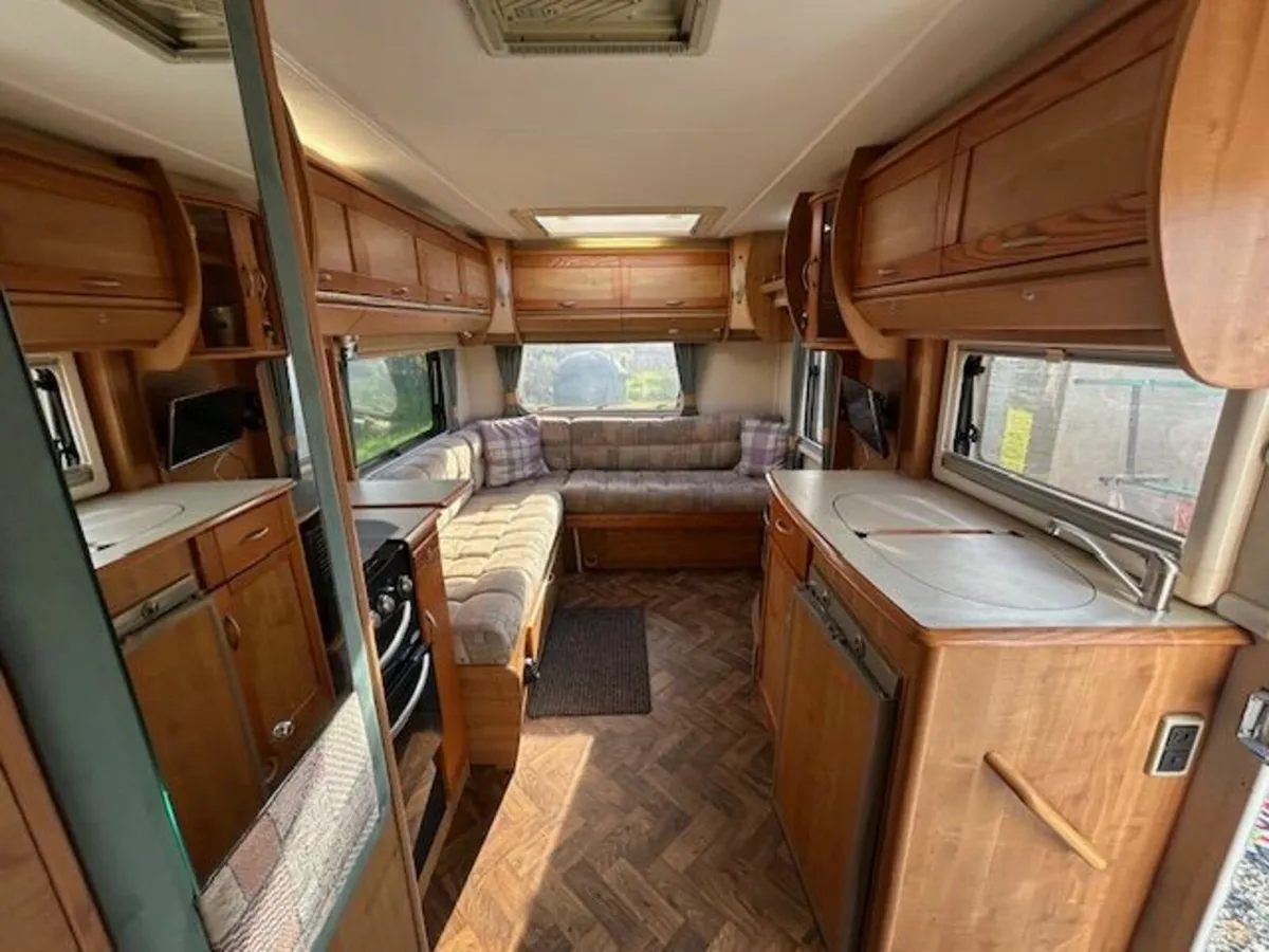 Auto-Trail Cheyenne SE - 4 Berth - 2004 - L shape - Image 3
